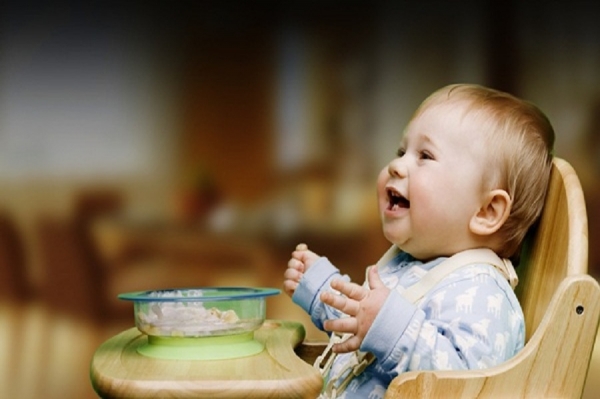 10 συμβουλές για τα πρώτα γεύματα του μωρού σας