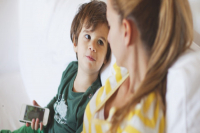 5 τρόποι για να ενθαρρύνετε το παιδί να συζητάει μαζί σας