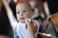 Ποια τροφή βοηθά στην ανάπτυξη των μικρών παιδιών;