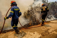 Φωτιά στη Λέσβο: Μάχη με τις