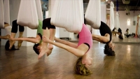 Aerial yoga: To workout που αψηφά τη βαρύτητα