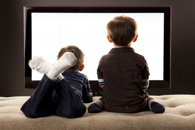 Ποιοι παράγοντες επηρεάζουν τις τηλεοπτικές συνήθειες των παιδιών;