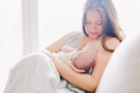 Ο θηλασμός, τελικά, βοηθά στην απώλεια κιλών της εγκυμοσύνης;