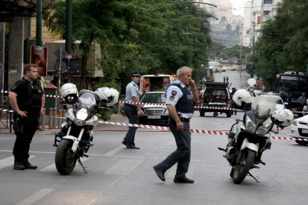 Νεαροί κρατούσαν παράνομα