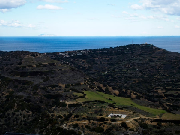 Ακαθάριστα οικόπεδα: Λίγες