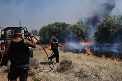 Μεγάλη φωτιά τώρα στα Γλυκά