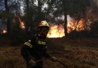 Φωτιά σε δασική έκταση στα