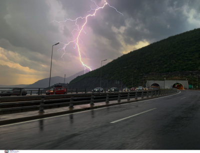 Φωτιές από κεραυνούς στα