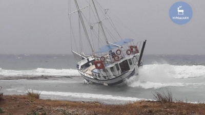 Καράβι στη... στεριά έβγαλε