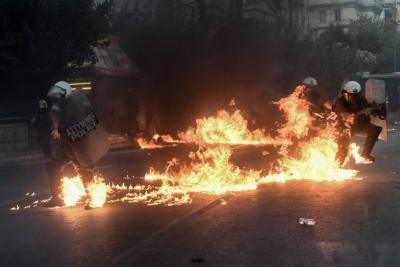 Πολυτεχνείο: Επεισόδια έξω