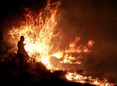 Ολονύκτια μάχη με τις