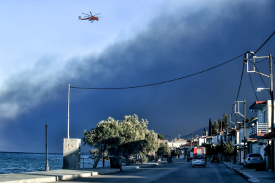 Νέες εκκενώσεις στη φωτιά